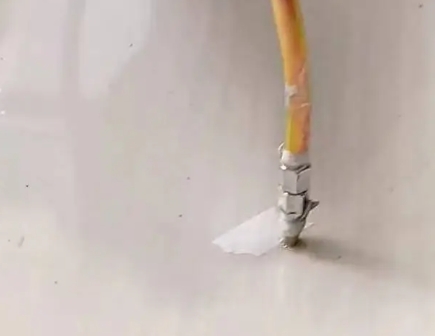 山阴瓷砖空鼓维修公司专业解答在瓷砖铺贴过程中，如果使用的砂料过粗（如全部使用了粗砂），可能会导致以下问题